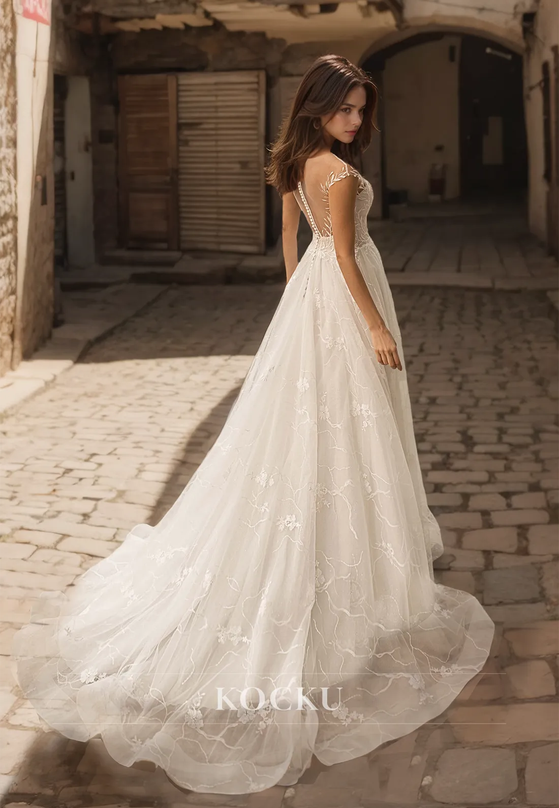 A-Line Scoop Neck Cap Sleeves Appliques Lace Beach Wedding Dress with Court Train Bridal Gowns