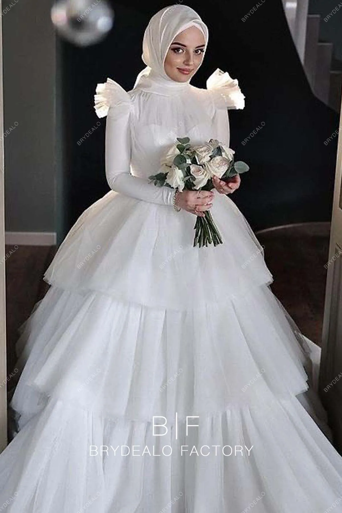 Designer Long Sleeves Tiered Tulle Muslim Ball Gown Bridal Dress