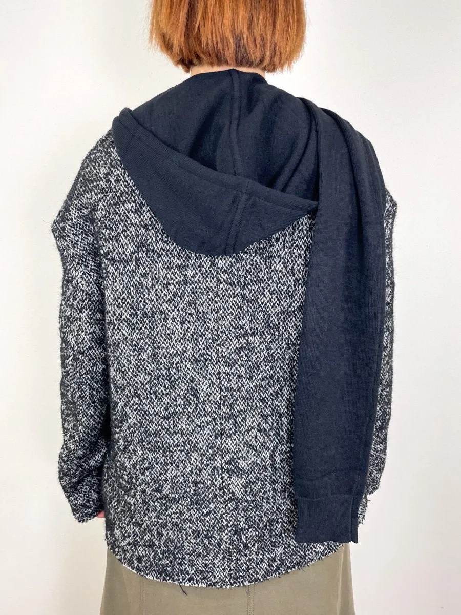 Light Weight Airy Extrafine Wool Hooded Scarf in Black