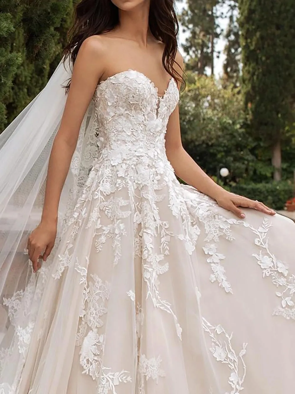 Luxury A Line Wedding Dresses 2022 Elegant Strapless Lace Appliques Bride Dress Sleeveless Tulle Bridal Gowns Vestidos De Novia