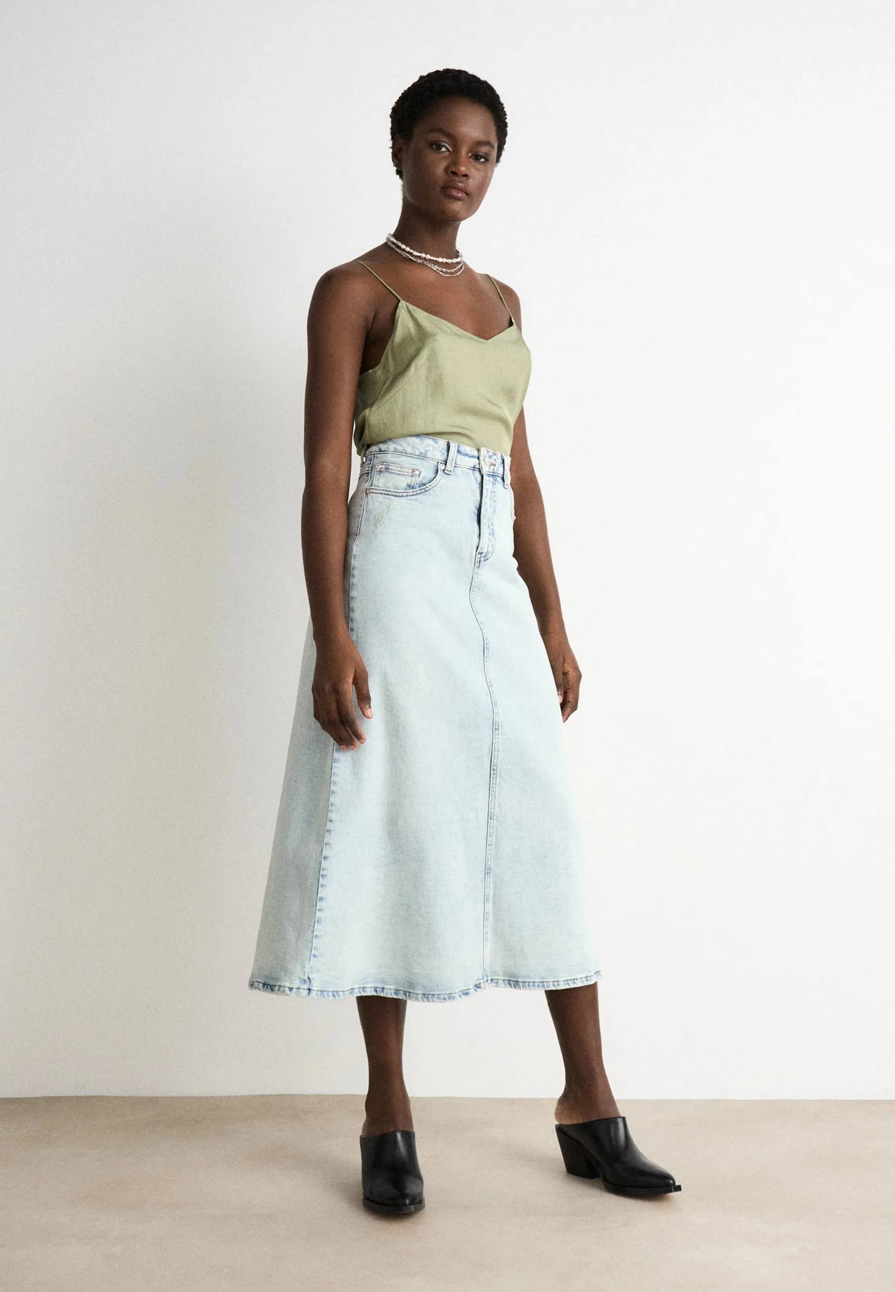 Manula Skirt in Light Blue Acid Wash