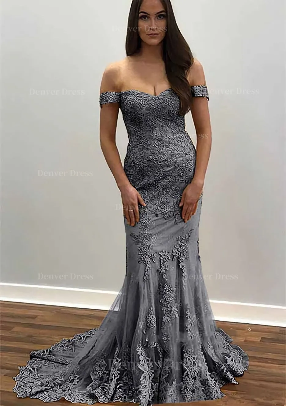 Trumpet/Mermaid Off-the-Shoulder Court Train Tulle Prom Dress With Lace Appliqued