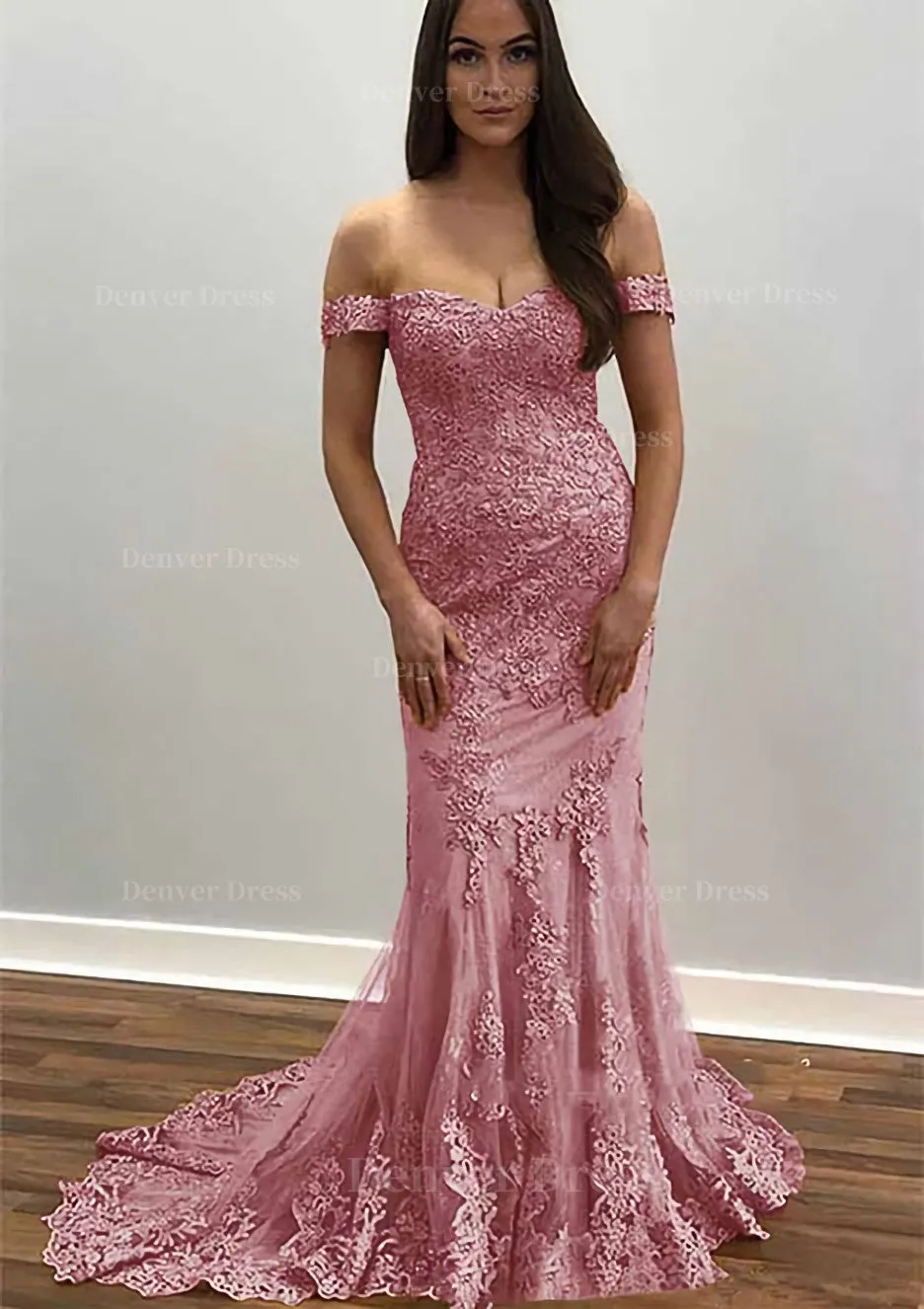 Trumpet/Mermaid Off-the-Shoulder Court Train Tulle Prom Dress With Lace Appliqued