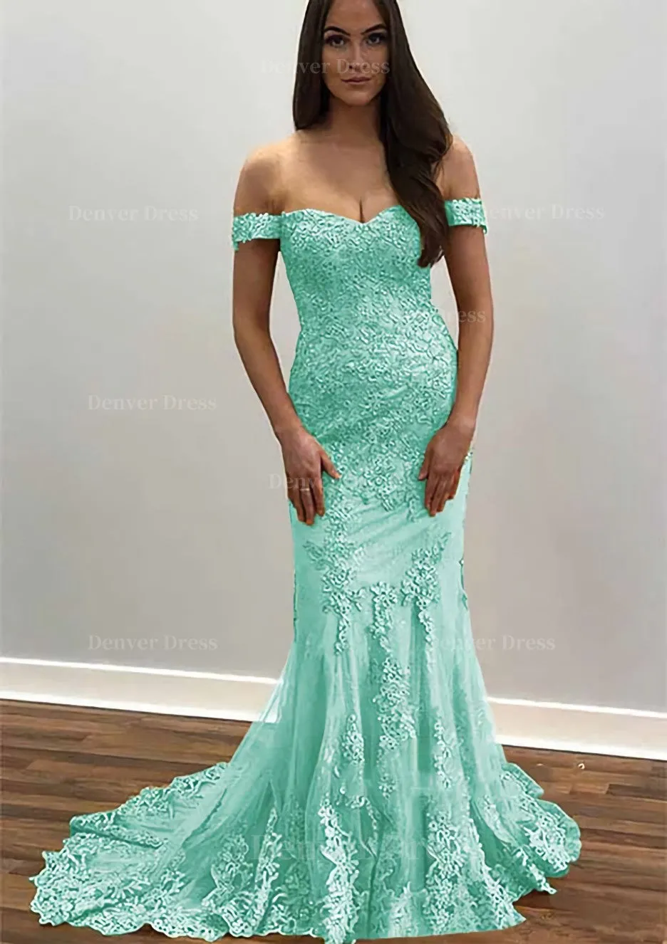 Trumpet/Mermaid Off-the-Shoulder Court Train Tulle Prom Dress With Lace Appliqued