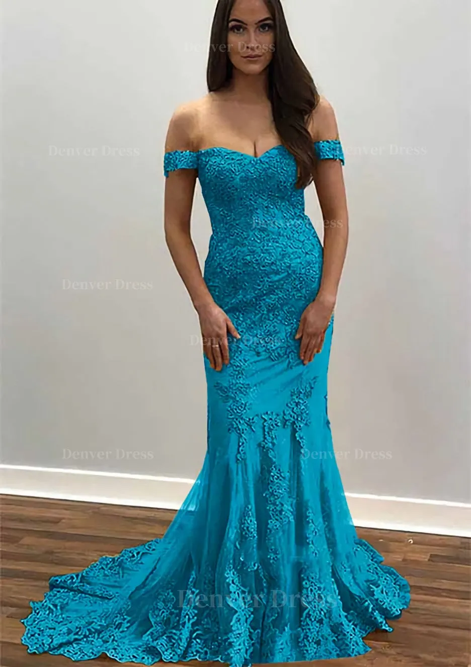 Trumpet/Mermaid Off-the-Shoulder Court Train Tulle Prom Dress With Lace Appliqued