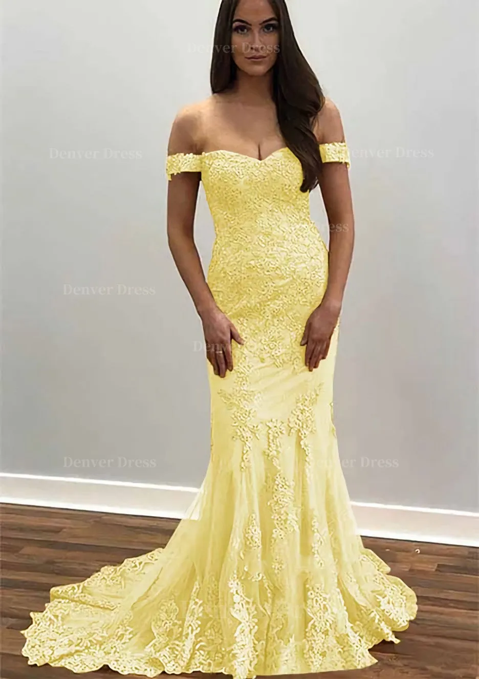 Trumpet/Mermaid Off-the-Shoulder Court Train Tulle Prom Dress With Lace Appliqued