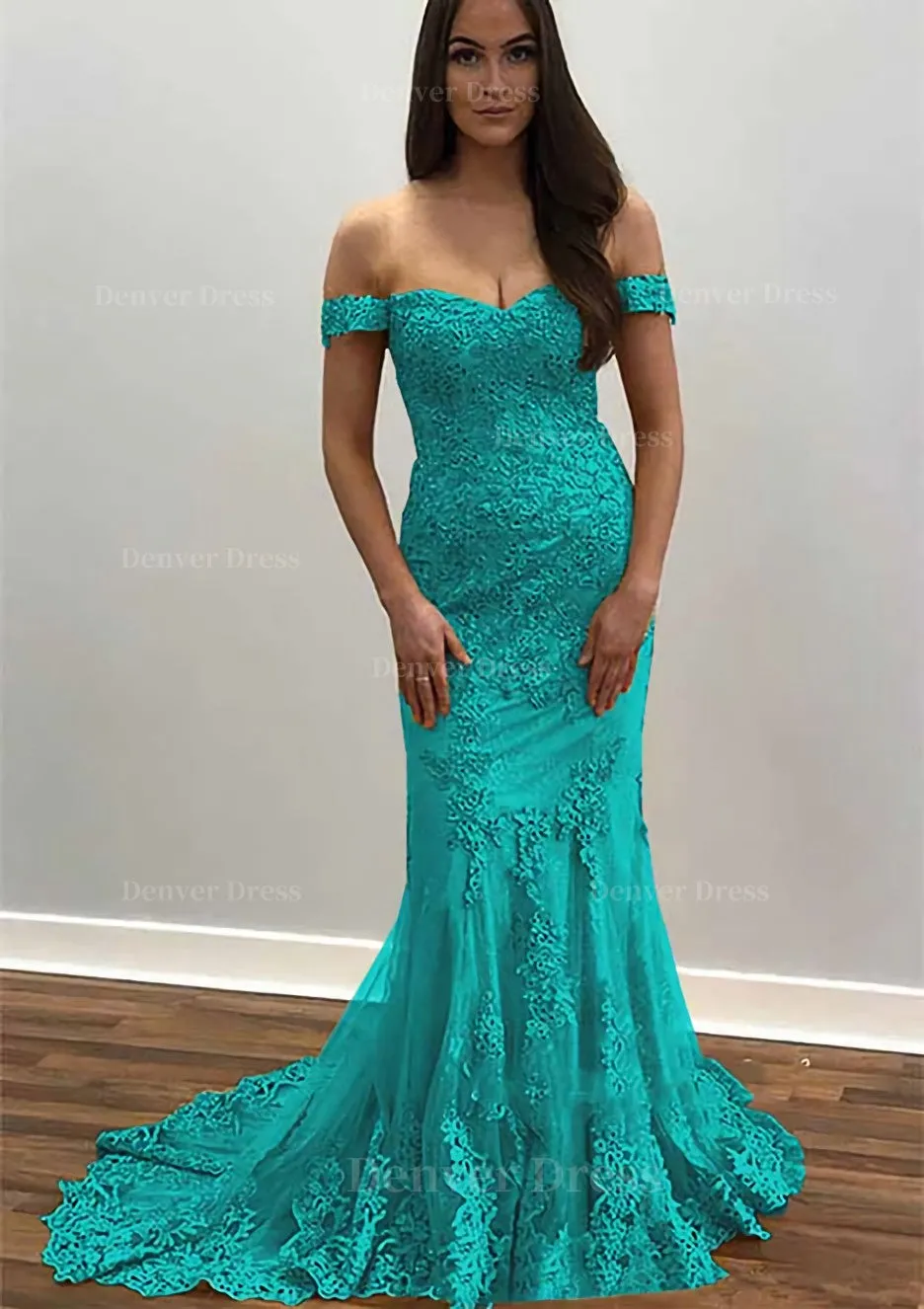 Trumpet/Mermaid Off-the-Shoulder Court Train Tulle Prom Dress With Lace Appliqued