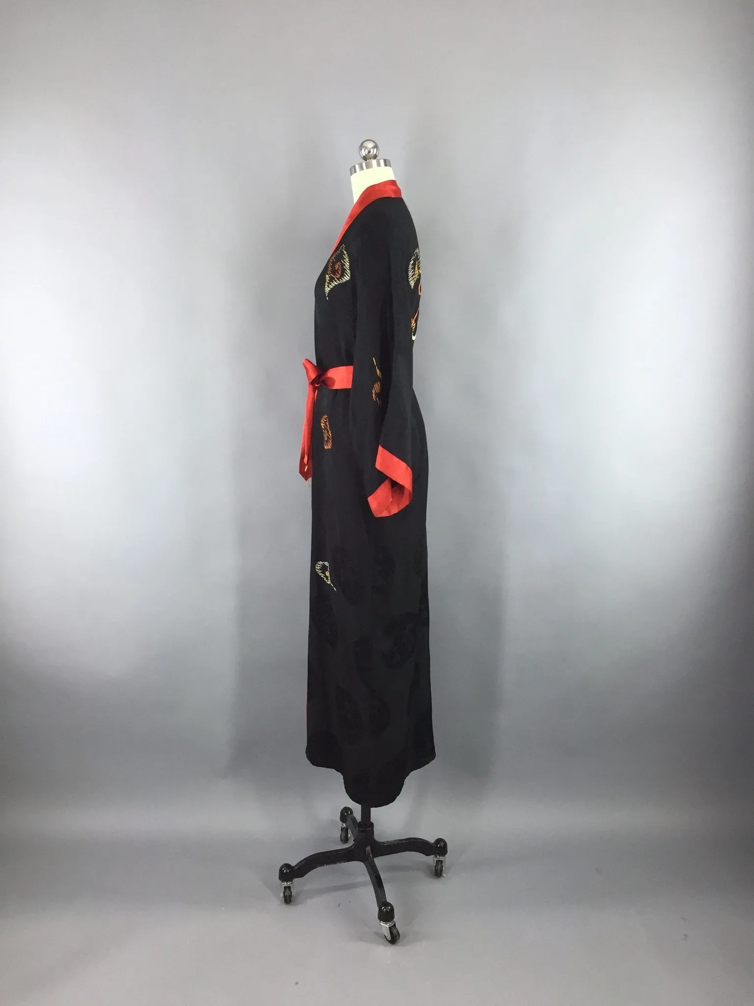 Vintage 1930s-40s Silk Robe / Embroidered Dragon / Black and Red Satin