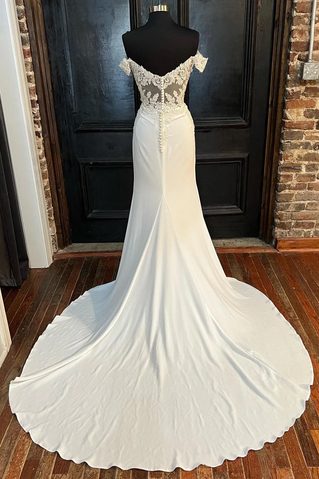 White Lace Off-the-Shoulder Mermaid Long Wedding Gown